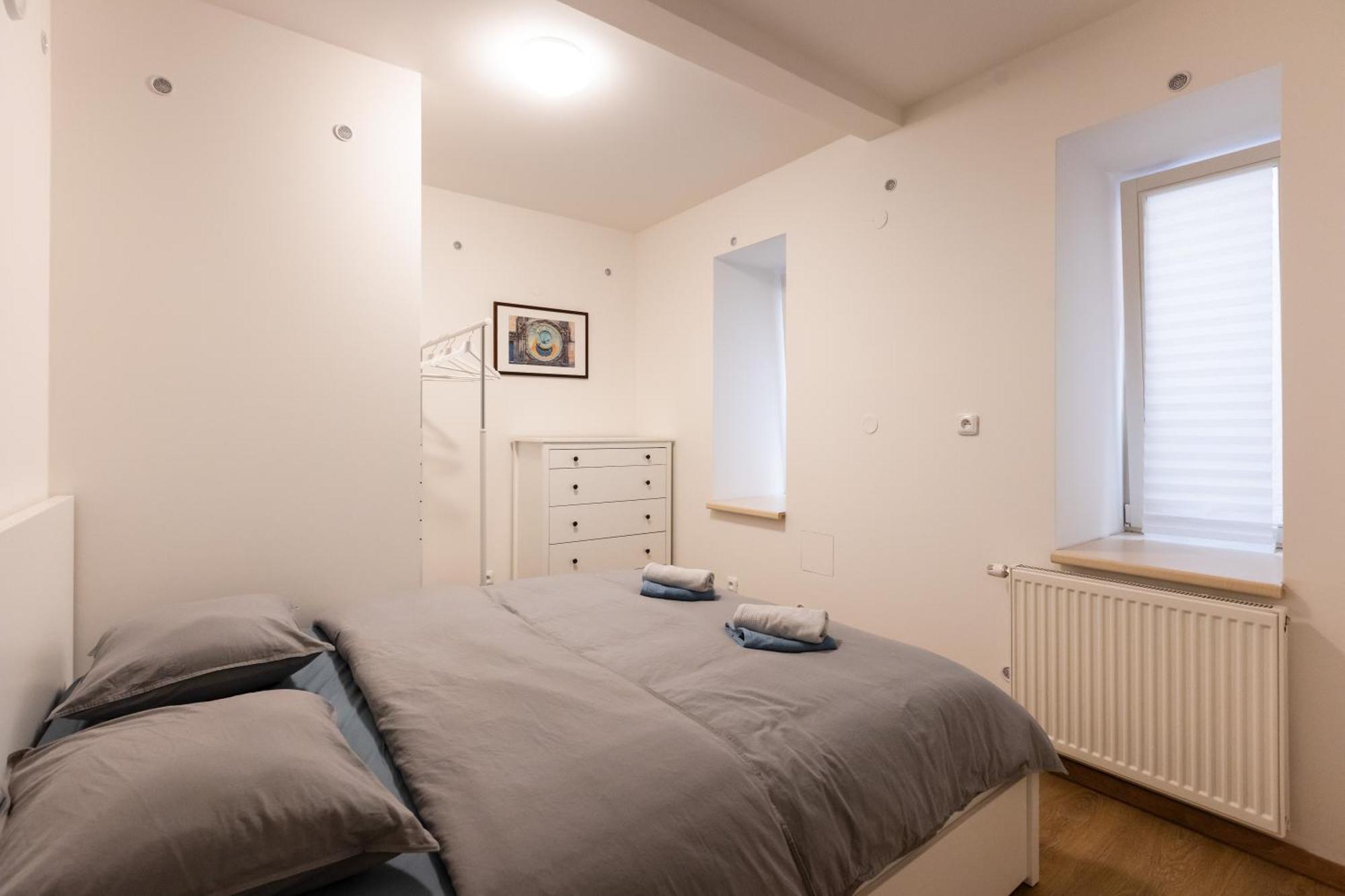 Spacious Apartment In Quiet Courtyard Near Charles Bridge, Prague